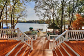 Lake Oconee Stunning views, deep water oversized dock, fully renovated